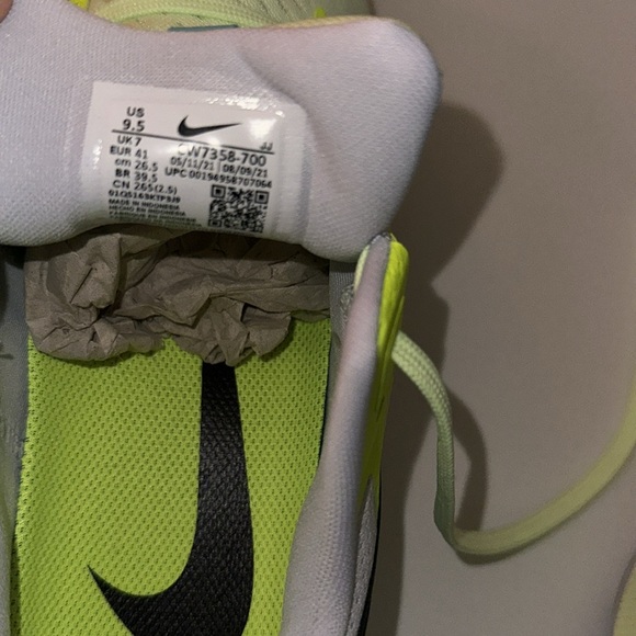 NIKE Air Zoom Pegasus 38 barely volt/black womens running sneakers 9.5 - Picture 3 of 6